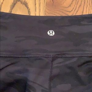 Lululemon CAMO crop size 6 subtle camo print - HTF